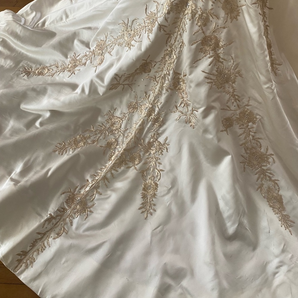 Reem Acra Ivory Satin Bridal Gown with Gold Embroidery and Long Train - Picture 12 of 17